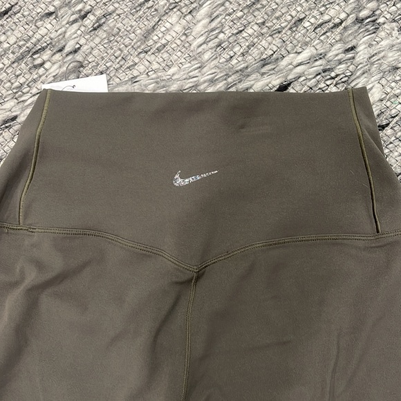 NWT Nike Yoga Straight Leg Leggings - Picture 4 of 6